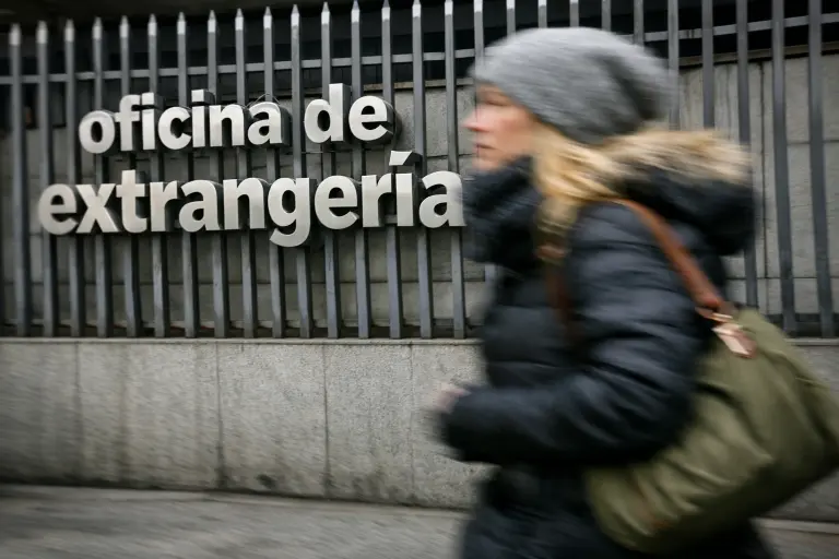 Quién puede presentar la regularización extraordinaria 2026